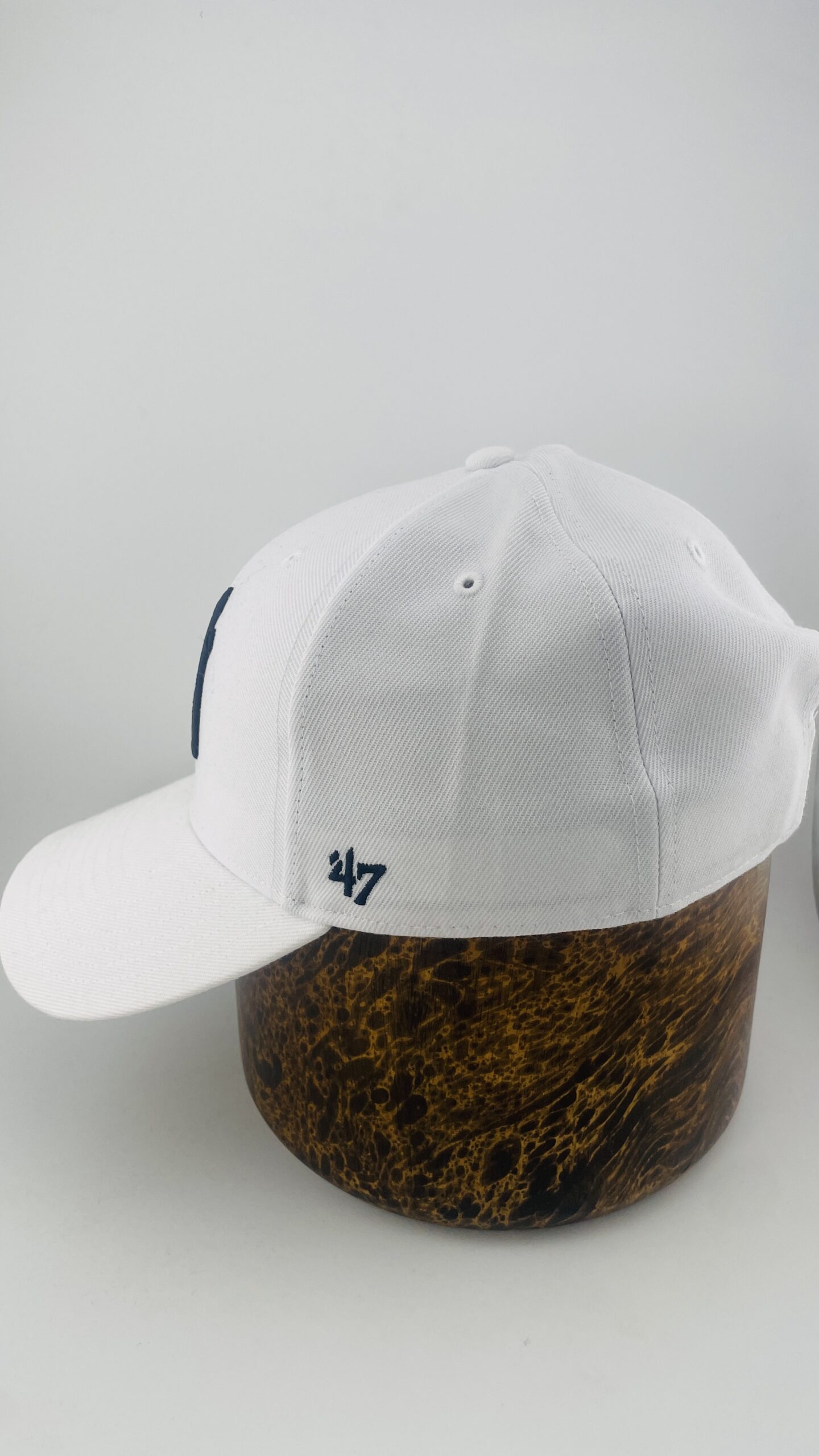 '47 Brand New York Yankees Tortoise Brim White Navy - Image 2