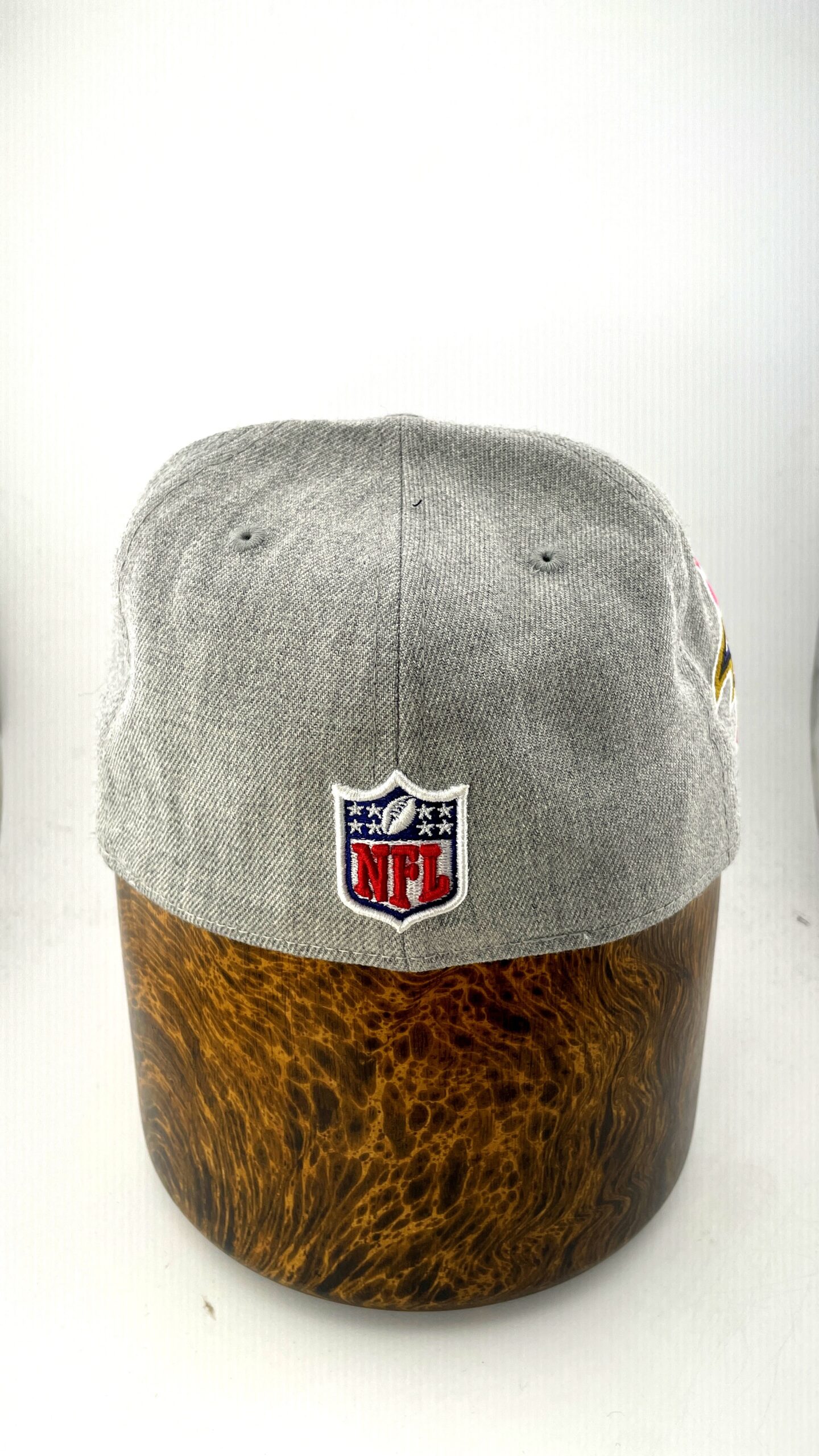 New Era Baltimore Ravens Logo Gray Pink - Image 3