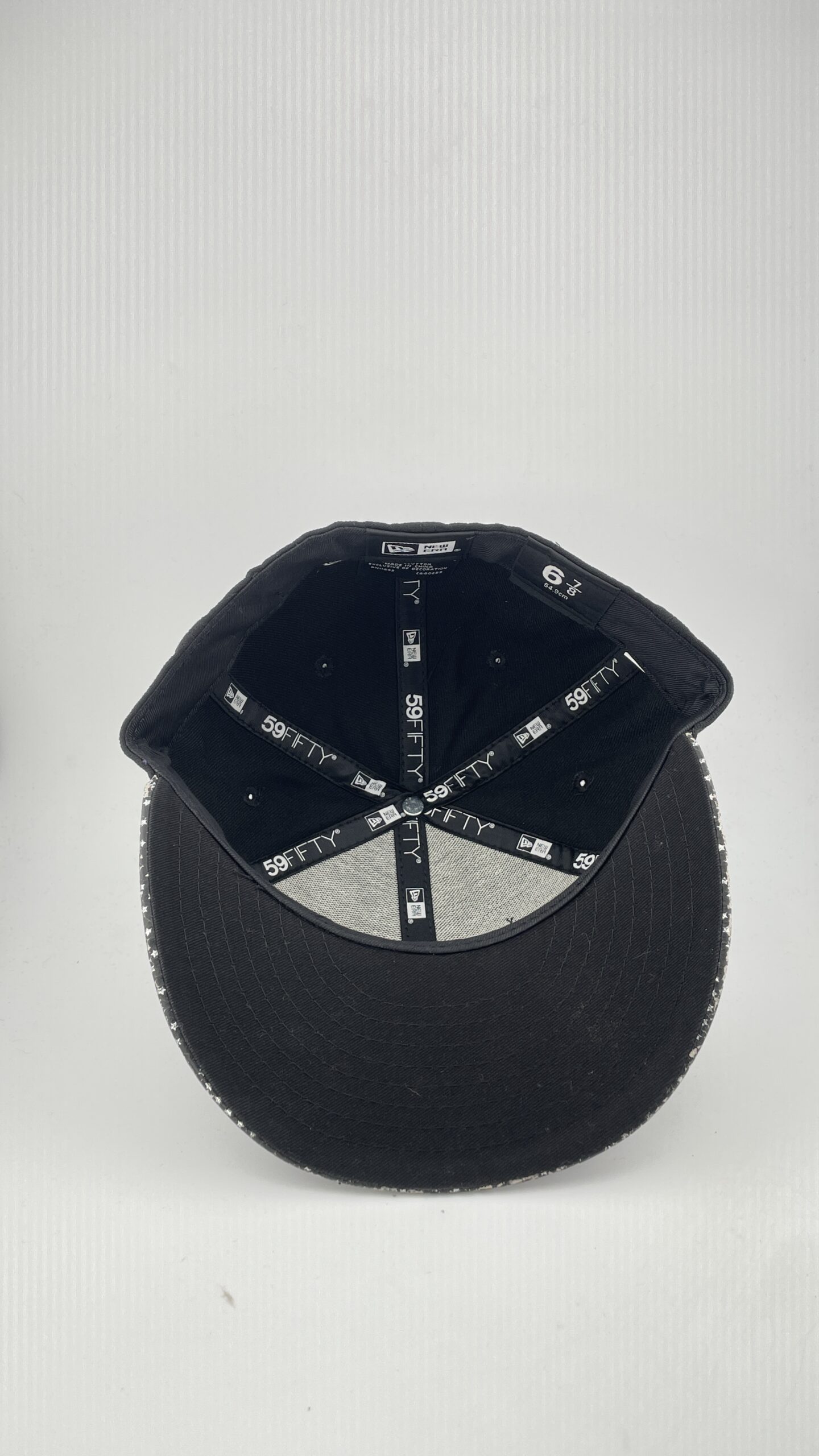 New Era Black Widow Marvel Logo Star Brim Black Red Gold 59FIFTY - Image 6